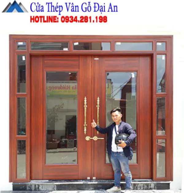 Showroom bán cửa thép vân gỗ giá siêu rẻ tại Đồ Sơn-Hải Phòng